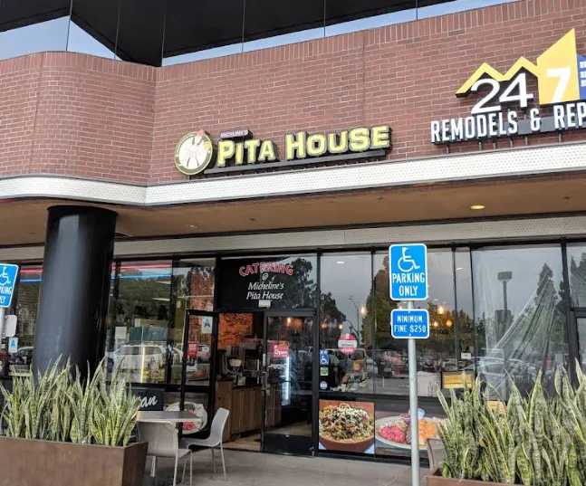 real moments from out mediterranean restaurant with clients lens (2)